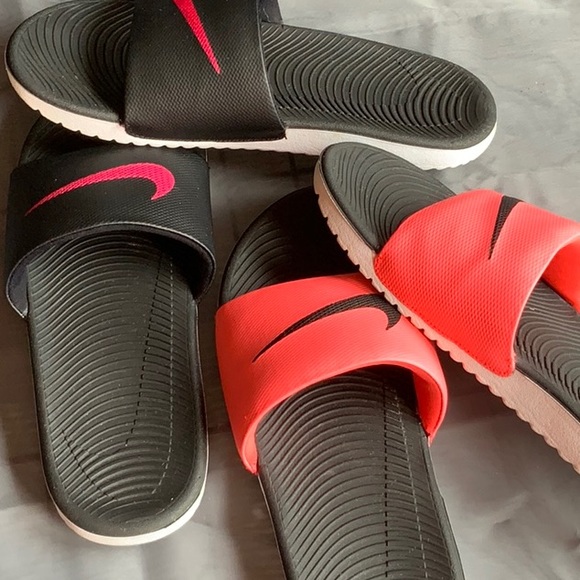 2 pairs Nike Sandals - Picture 2 of 4